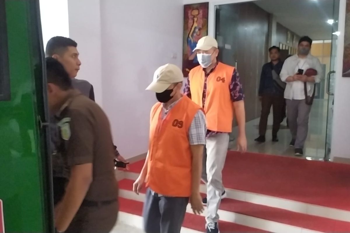 Sebanyak 3 terpidana kasus korupsi klaim pembayaran asuransi kapal tongkang Labroy 168 senilai Rp 6,5 miliar dieksekusi Kejaksaan Negeri Pontianak, Kalimantan Barat (Kalbar).