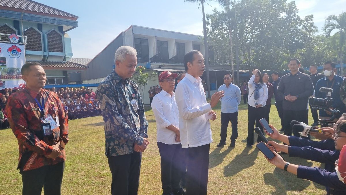 Kunjungi SMKN Jateng, Jokowi Puji Ganjar yang Beri Akses Pendidikan untuk Siswa Tidak Mampu