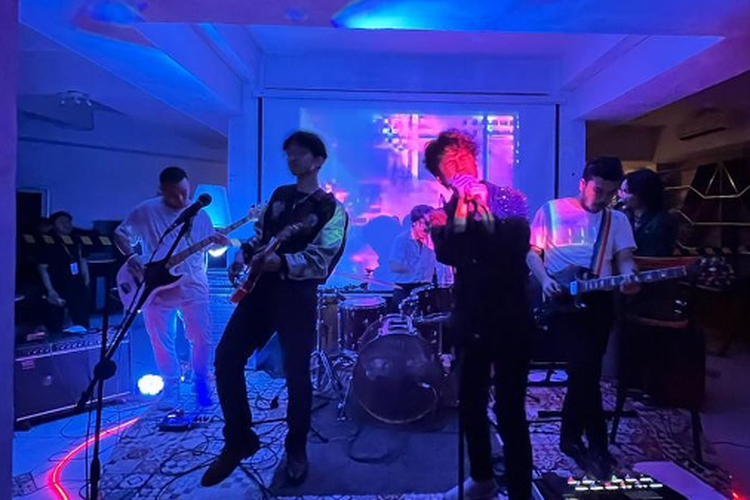 Lirik dan Chord Lagu Twice (Rung the Ladder) - Sajama Cut