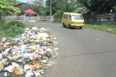 Sisi Kantor Gubernur Bengkulu Jadi Areal Pembuangan Sampah