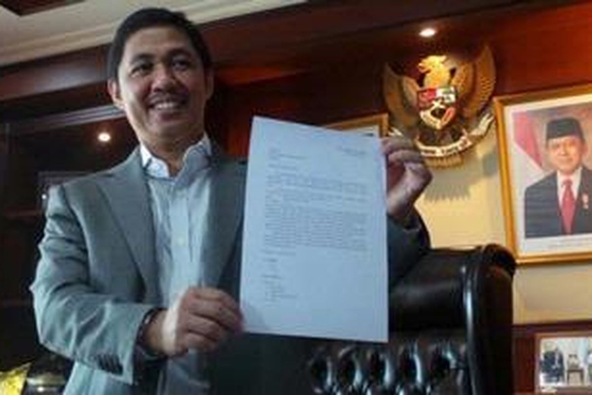 Wakil Ketua DPR Anis Matta, di ruangan kantornya, Gedung Kompleks Parlemen, Senayan, Jakarta, Kamis (7/2/2013). Hari ini, Anis resmi mengundurkan diri dari jabatannya sebagai Wakil Ketua DPR. Ia ingin konsentrasi dengan urusan partai setelah dipilih sebagai Presiden PKS menggantikan Luthfi Hasan.