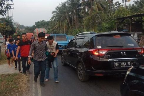 Aksi Heroik Seorang IRT Lawan Spesialis Jambret Kaki Palsu hingga Nyaris Masuk Jurang