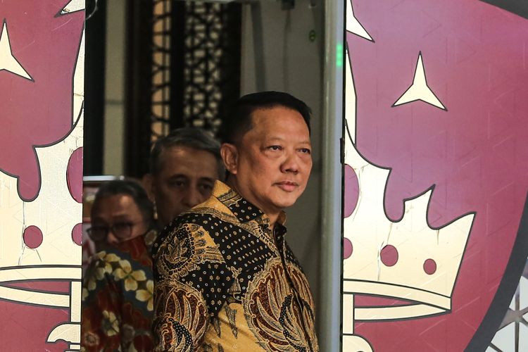 Menakar Integritas di Simpang Jalan: Ketika Hukum Jadi Refleksi Nurani Bangsa