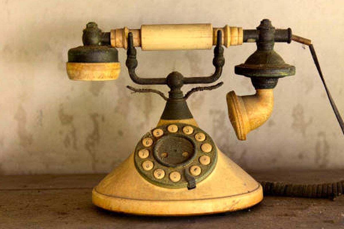 Ilustrasi telepon tua.