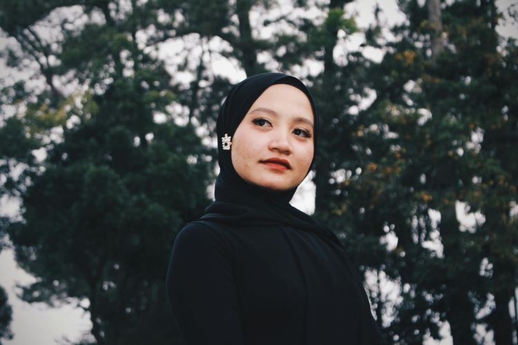 Hijab warna hitam