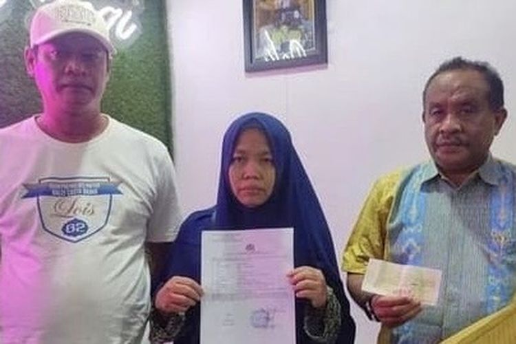 Korban usai melaporkan penipuan modus rekrutmen PPPK Pemkab Sidoarjo, Rabu (19/2/2025).