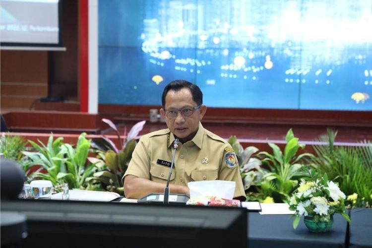 Mendagri Muhammad Tito Karnavian saat menghadiri penyampaian Rilis Berita Resmi Statistik di Kantor Badan Pusat Statistik (BPS), Senin (3/10/2022). 

