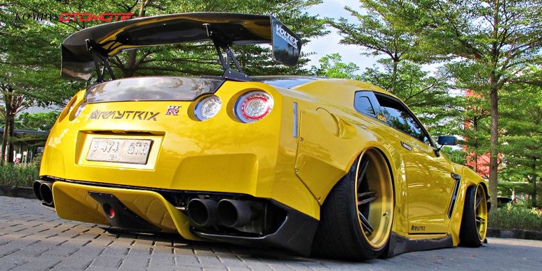 Modifikasi Nissan GTR Solo