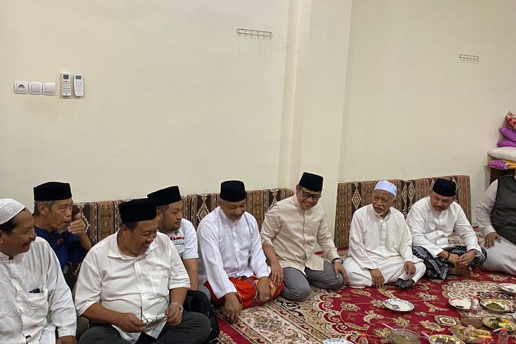 Ketua Umum Partai Kebangkitan Bangsa (PKB) Muhaimin Iskandar (Cak Imin) dan Presiden Partai Kebangkitan Bangsa (PKB) Ahmad Syaikhu mengunjungi Pondok Pesantren Darut Tauhid, Kedungsari, Purworejo, Rabu (11/10/2023). 