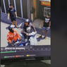 Video Unik Pengendara Motor Bersenggolan dan Selesai dengan Senyum
