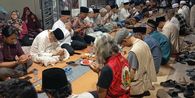 Isak Tangis dan Doa di Rumah Keluarga Usai Pencarian Rombongan Jurnalis yang Hilang Dihentikan