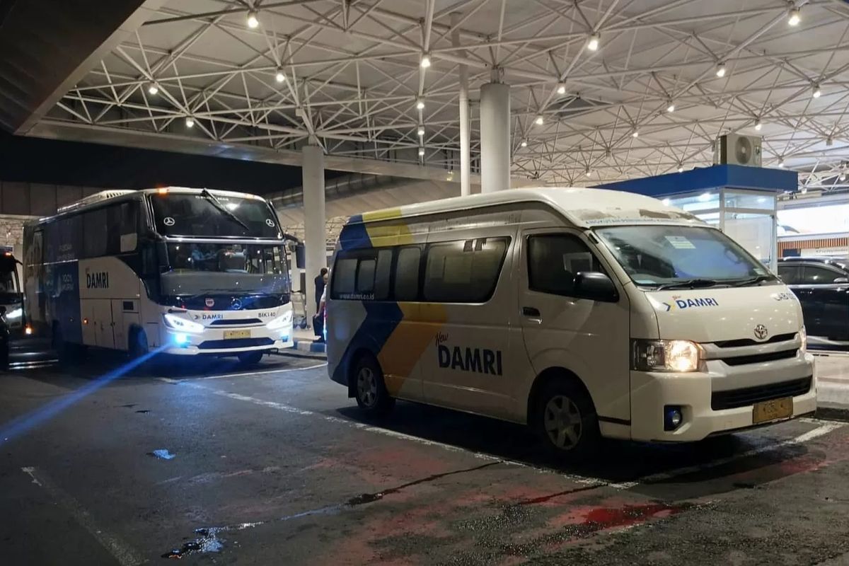 DAMRI terus berupaya meningkatkan konektivitas transportasi di Indonesia. Salah satunya dengan menyediakan layanan angkutan dari dan menuju Bandara Juanda Surabaya.