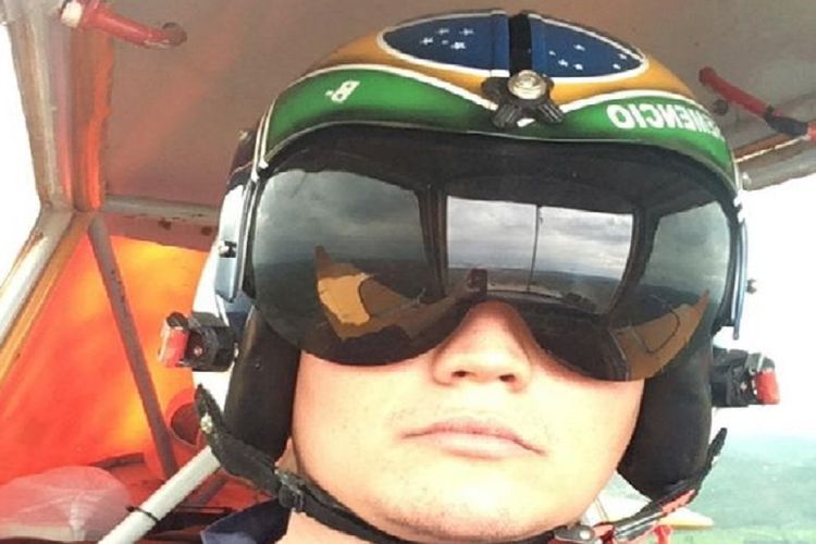 Maicon Esteves, pilot pesawat penyemprot pestisida yang selamat setelah jatuh di hutan Brasil dan tidak makan serta minum selama empat hari.