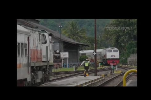 Terekam, Aksi Satpam Selamatkan Bocah dari Lintasan KA Stasiun Cibatu