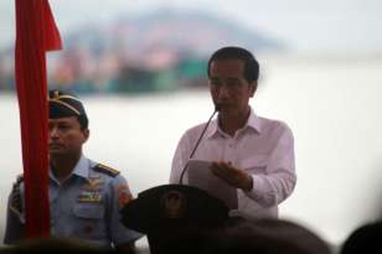 Presiden Joko Widodo membuka secara resmi rangkaian puncak kegiatan Sail Selat Karimata, yang sudah dimulai sejak beberapa bulan lalu itu pada Sabtu (15/10/2016) di Pantai Pulau Datok.