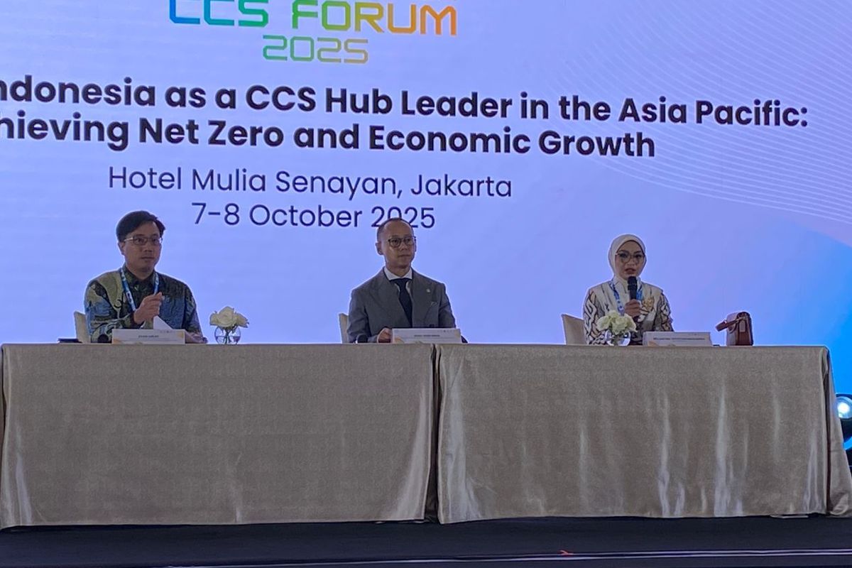 Konferensi pers International & Indonesia Carbon Capture and Storage (IICCS) Forum di Jakarta Pusat, Selasa (7/10/2025).