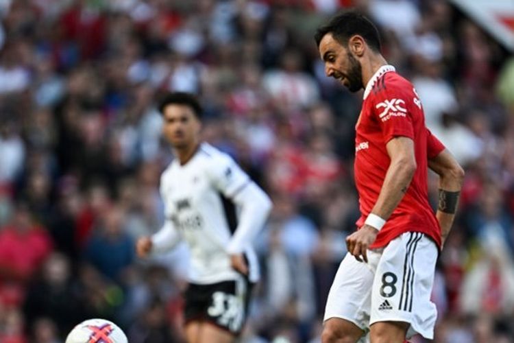 Gelandang Manchester United, Bruno Fernandes, mencetak gol dalam laga terakhir Liga Inggris 2022-2023 kontra Fulham. Laga Man United vs Fulham berlangsung di Stadion Old Trafford pada Minggu (28/5/2023) malam WIB.