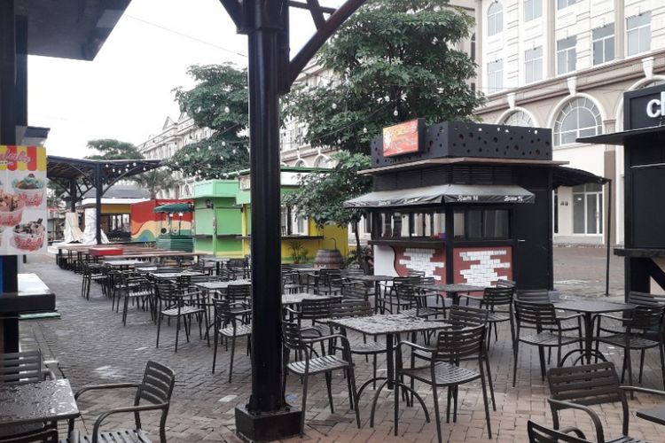 Suasana food street di Pulau D Reklamasi, Selasa (22/1/2019).