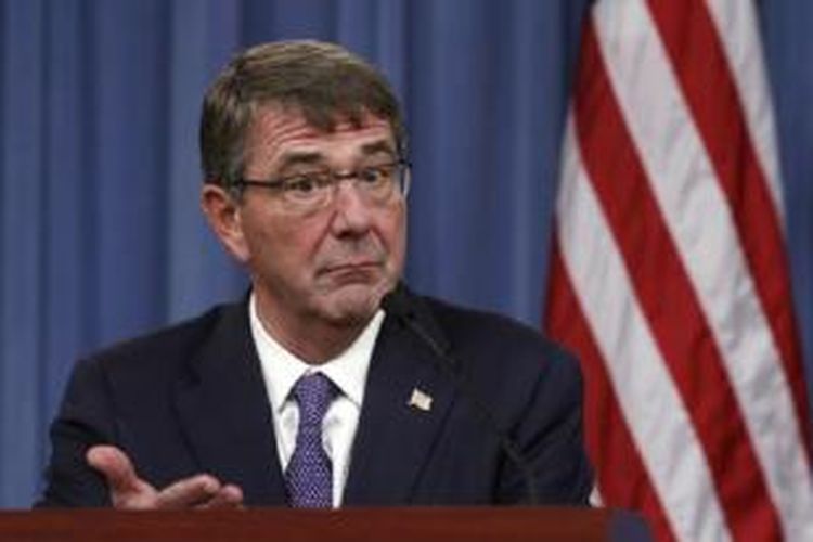 Menteri Pertahanan Amerika Serikat Ash Carter berbicara di Pentagon, Jumat (11/12)