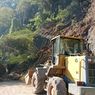 Longsor Tutup Jalan Nasional Trans Flores, Kendaraan Tak Bisa Melintas