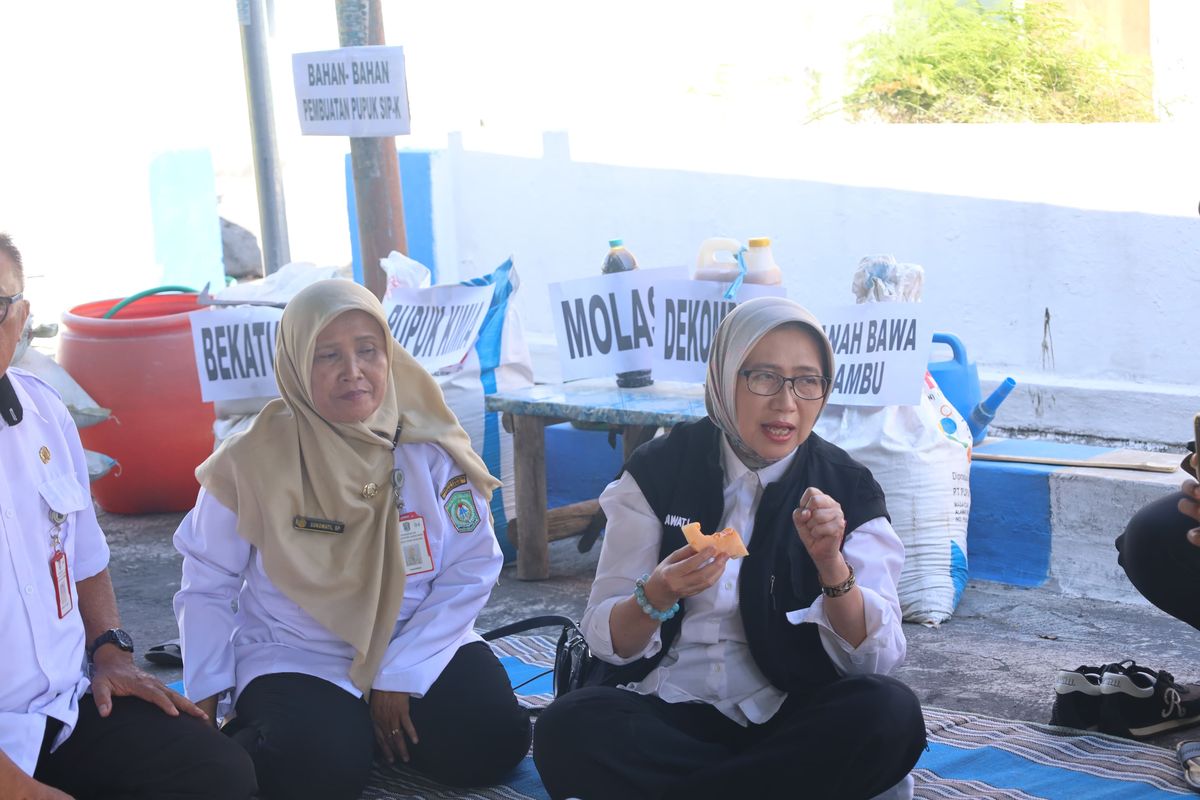 Bupati Lumajang Indah Amperawati saat memberikan edukasi pentingnya sekolah untuk anak