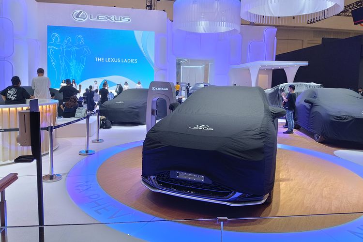 Lexus NX PHEV di GIIAS 2022