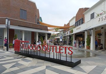 Berburu Barang "Branded" Otentik Harga Miring di Villaggio Outlets