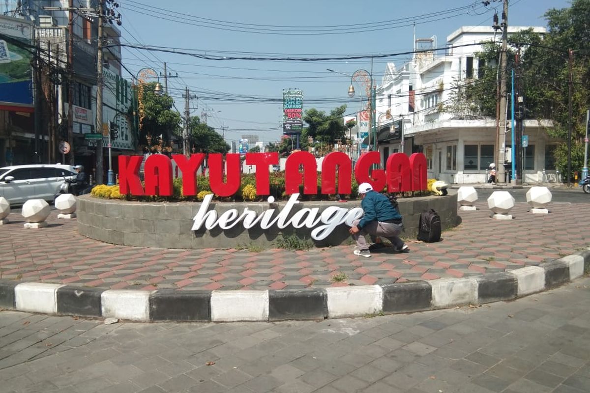 Logo Kayutangan Heritage dibenahi oleh DLH Kota Malang.