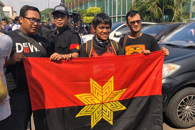 Baladewa hadir menyambut kebebasan Ahmad Dhani dari LP Cipinang, Jakarta Timur.