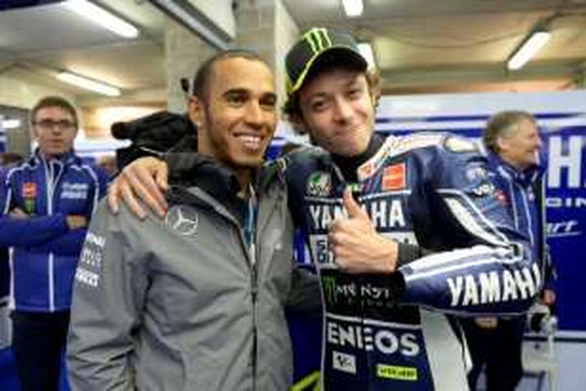 Lewis Hamilton dan Valentino Rossi