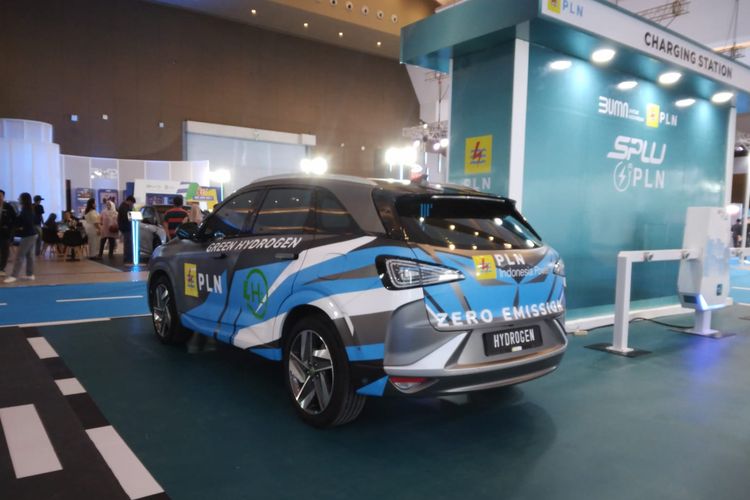 PLN ikut memeriahkan Periklindo Electric Vehicle Show (PEVS) 2024 membawa mobil hidrogen