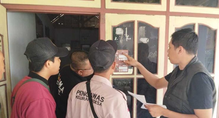 Proses Coklit Pilkada Asal-asalan, Rumah Anggota Bawaslu Tuban Ditempeli Stiker Tanpa Klarifikasi