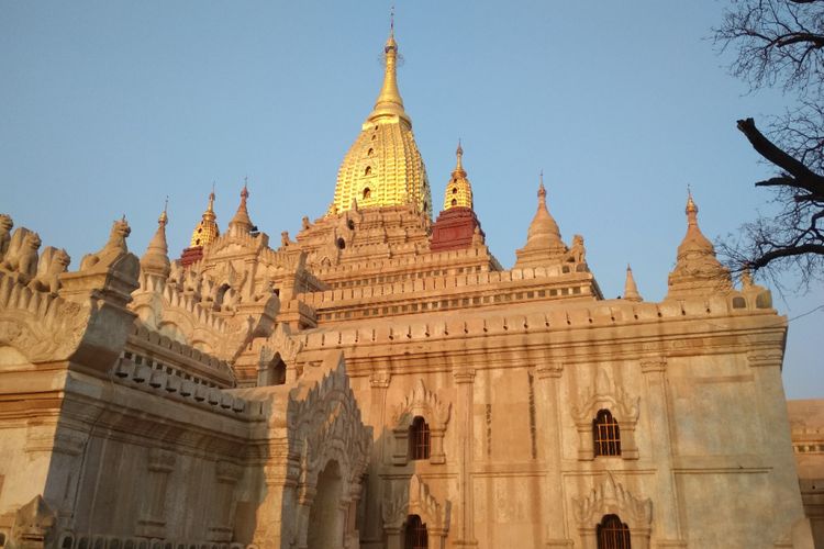 Bangunan Ananda Temple, Bagan, Myanmar.