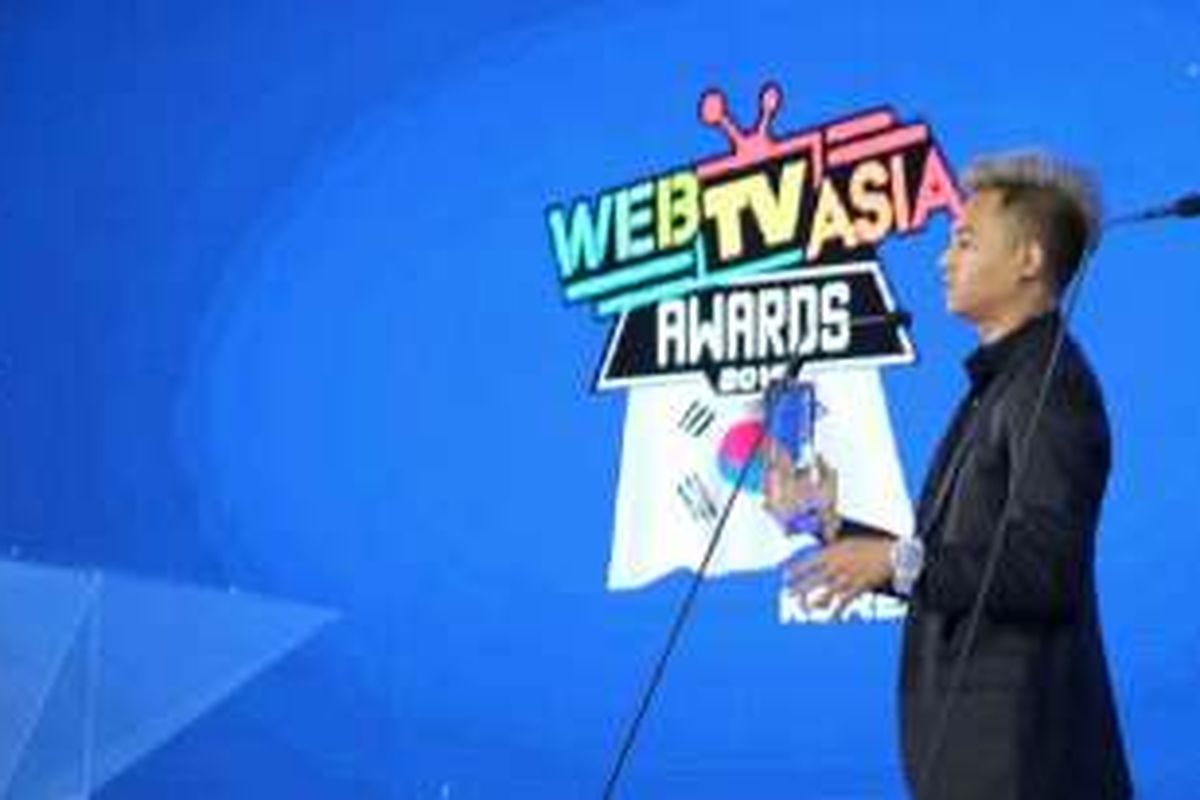 Reza Oktavian meraih penghargaan Most Popular Channel Indonesia dalam WebTVAsia Awards 2016  di Korea International Exhibition Centre, Seoul, Korea Selatan, pada Sabtu ( 26/11/2016) malam waktu setempat.