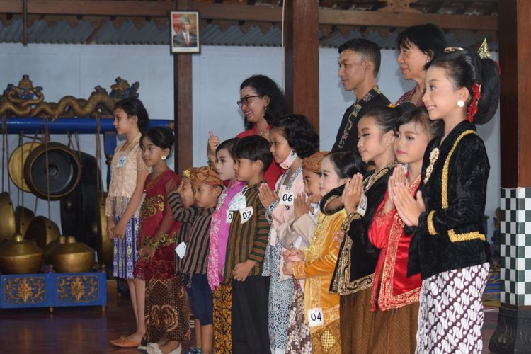 Satu per satu anak tampil percaya diri dalam Festival Kartini Cilik di Joglo Mitra Kinasih Purworejo