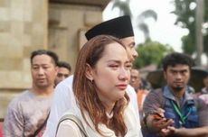 Ashraf Sinclair Terus Tenangkan BCL yang Tak Henti Menangis Dengar Habibie Wafat