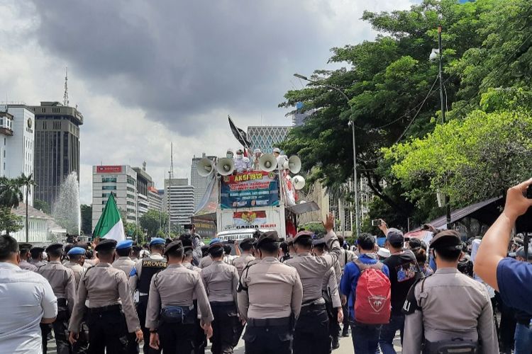 Massa aksi ANAK NKRI di Patung Kuda, Jumat (18/12/2020)