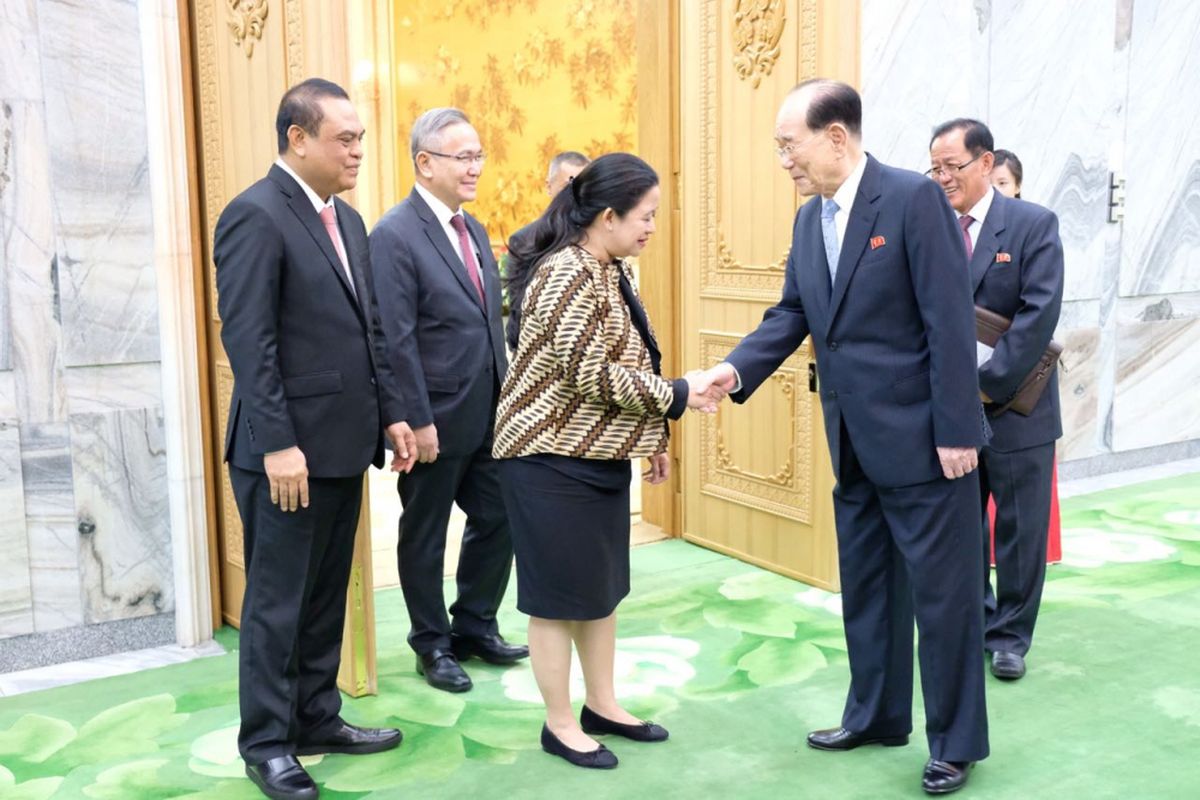 Menteri Koordinator Bidang Pembangunan Manusia dan Kebudayaan (Menko PMK) Puan Maharani, selaku Utusan Khusus Presiden Republik Indonesia/Special Envoy, melakukan courtesy call dengan pemerintah Republik Demokratik Rakyat Korea (RDRK) di Pyongyang, Senin (30/7/2018)