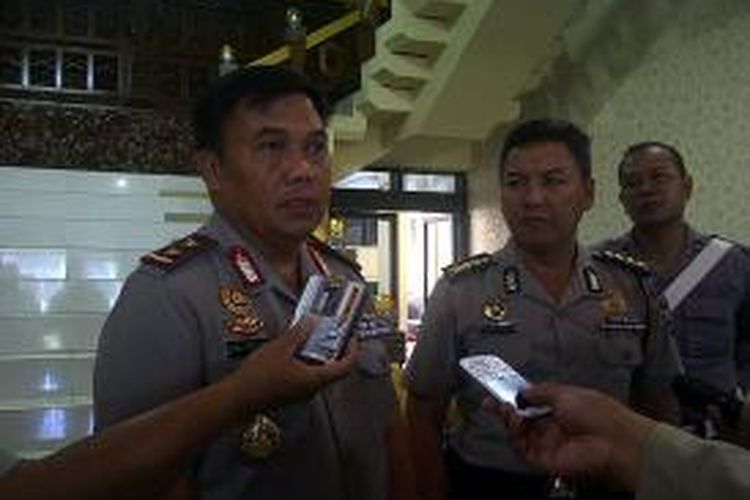 Kapolda Jawa Tengah Inspektur Jenderal Dwi Priyatno didampingi Kabid Humas Polda Jawa Tengah Komisaris Besar Djihartono saat ditemui di Markas Polda Jawa Tengah, Jumat (16/8/2013)