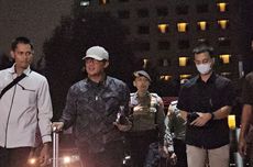 Prabowo Terima Surat dari Pengungsi di Padang Pariaman