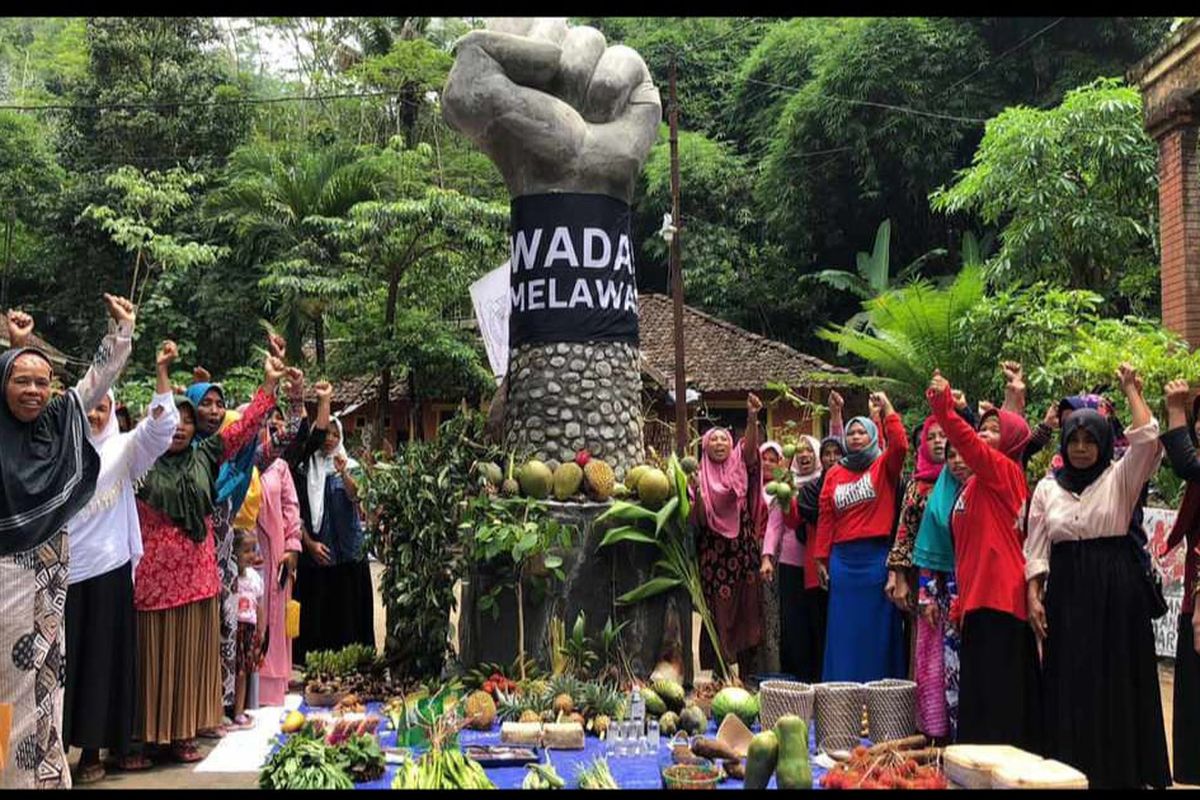Konflik di Desa Wadas Kecamatan Bener Kabupaten Purworejo belum usai. Sejumlah persoalan dari soal konsinyasi dan ijin penetapan lokasi (IPL) tambang yang habis masih menghantui warga penolak tambang. 