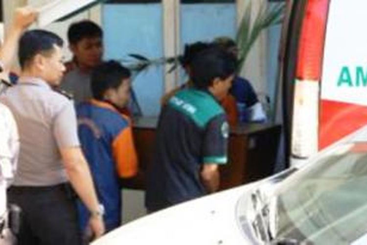 Jenazah Nurdin terduga teroris yang tewas dalam penyergapan Densus 88 antiteror di Desa Oo, Kabupaten Dompu, Nusa Tenggara Barat (NTB) dipulangkan ke kampung halamannya di Dompu, Senin (22/9/2014). 