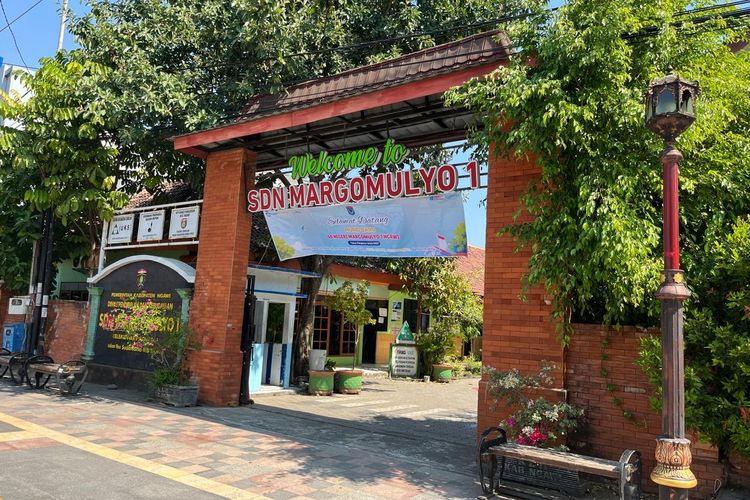 Meski Dilarang Aturan, 2 SD Negeri di Ngawi Masih Jual Paket Seragam