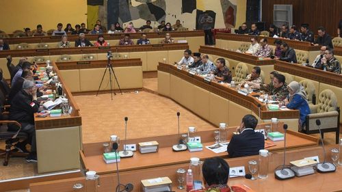 Saat 2 Pimpinan Komisi II Beda Dukungan Capres dan Silang Pendapat soal Tafsir Putusan MK...