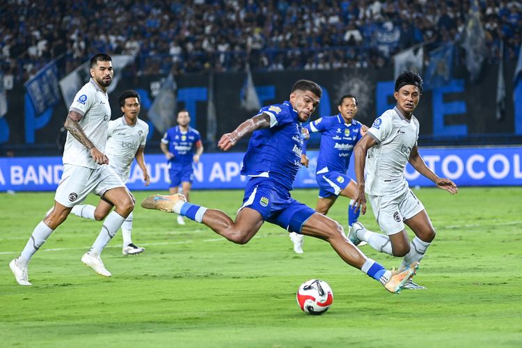 Persija dan Persib Kompak Alami Satu Masalah yang Sama