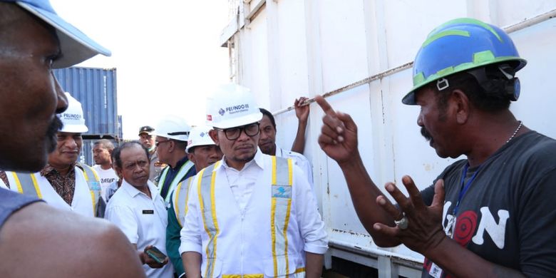 Dalam sidaknya ke PT. Pelindo III Cabang Maumere, Menteri Ketenagakerjaan M. Hanif Dhakiri melakukan dialog dengan beberapa pekerja di Pelabuhan L. Say dan menemukan sejumlah pelanggaran norma ketenagakerjaan, Rabu (10/10/2018).