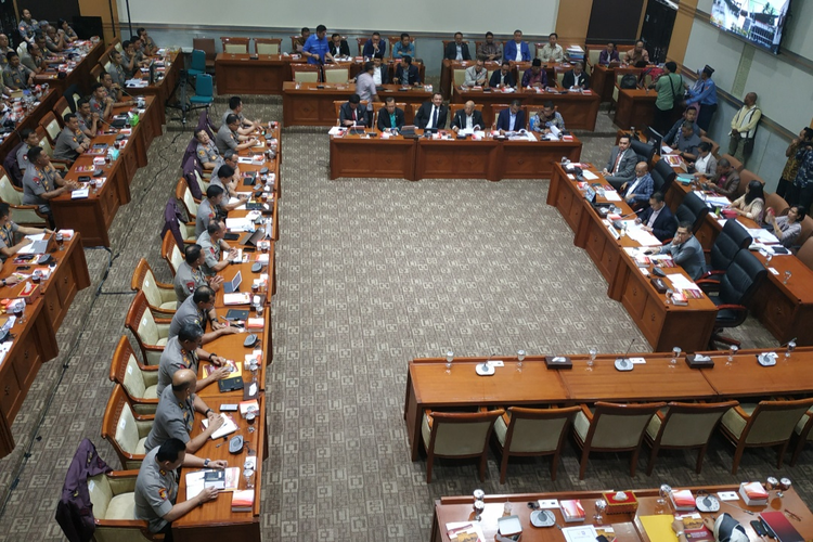 Rapat pertama Kapolri Idham Azis dan seluruh Kapolda bersama Komisi III DPR di Indonesia di Kompleks Parlemen, Senayan, Jakarta, Rabu (20/11/2019).