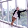 Komentari Kehebohan di Dunia Selebritas, Ernest Prakasa: Yang Lo Lihat Bukan Jendela Tapi Etalase
