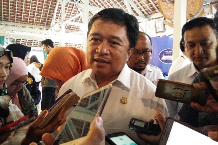 Pejabat sementara Wali Kota Bandung Muhamad Solihin saat ditemui wartawan di Pendopo Kota Bandung, Jalan Dalemkaum, Selasa (27/2/2018).