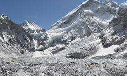 Alarm Serius dari Himalaya, Salju Capai Titik Terendah dalam 23 Tahun